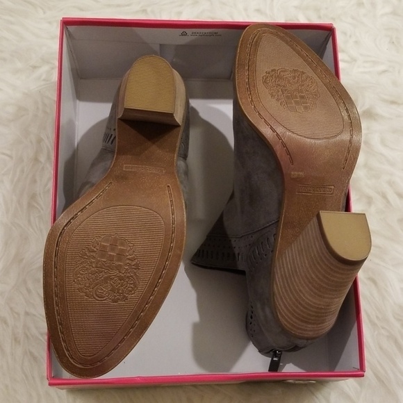 💕VINCE CAMUTO💕 Fileana Suede Heel Booties Gray - Picture 8 of 8